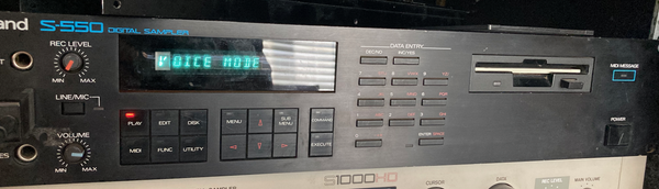 Roland S550 with SCSI – SamplerZone.com Roland S550 with SCSI – SamplerZone.com