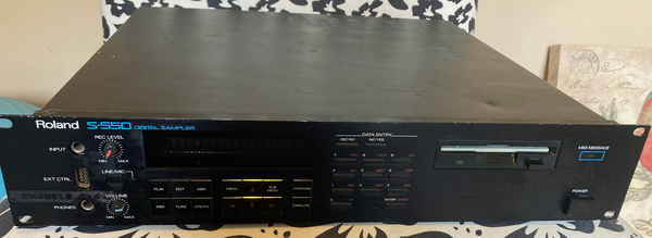 Roland S550 with SCSI – SamplerZone.com Roland S550 with SCSI – SamplerZone.com