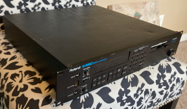 Roland S550 with SCSI – SamplerZone.com Roland S550 with SCSI – SamplerZone.com