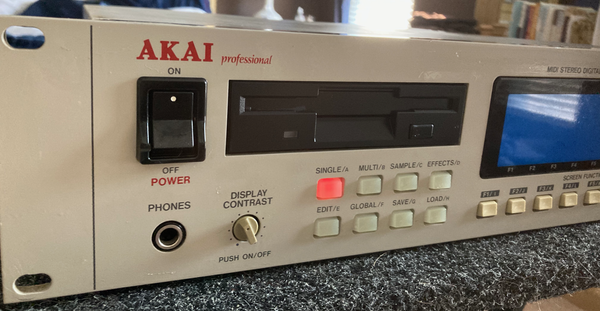 Akai S3000XL Rack Sampler – SamplerZone.com